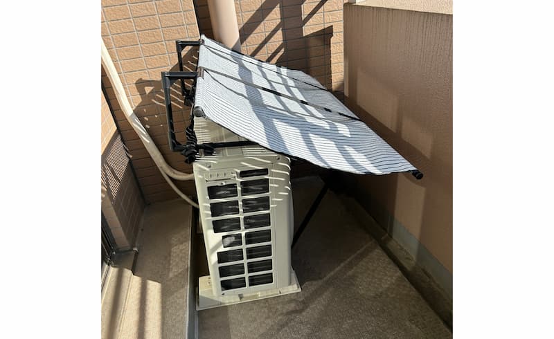 エアコン室外機に設置した日除けガード