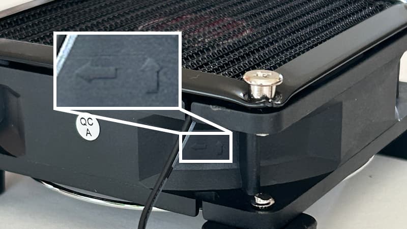 購入した冷却ファンの風向